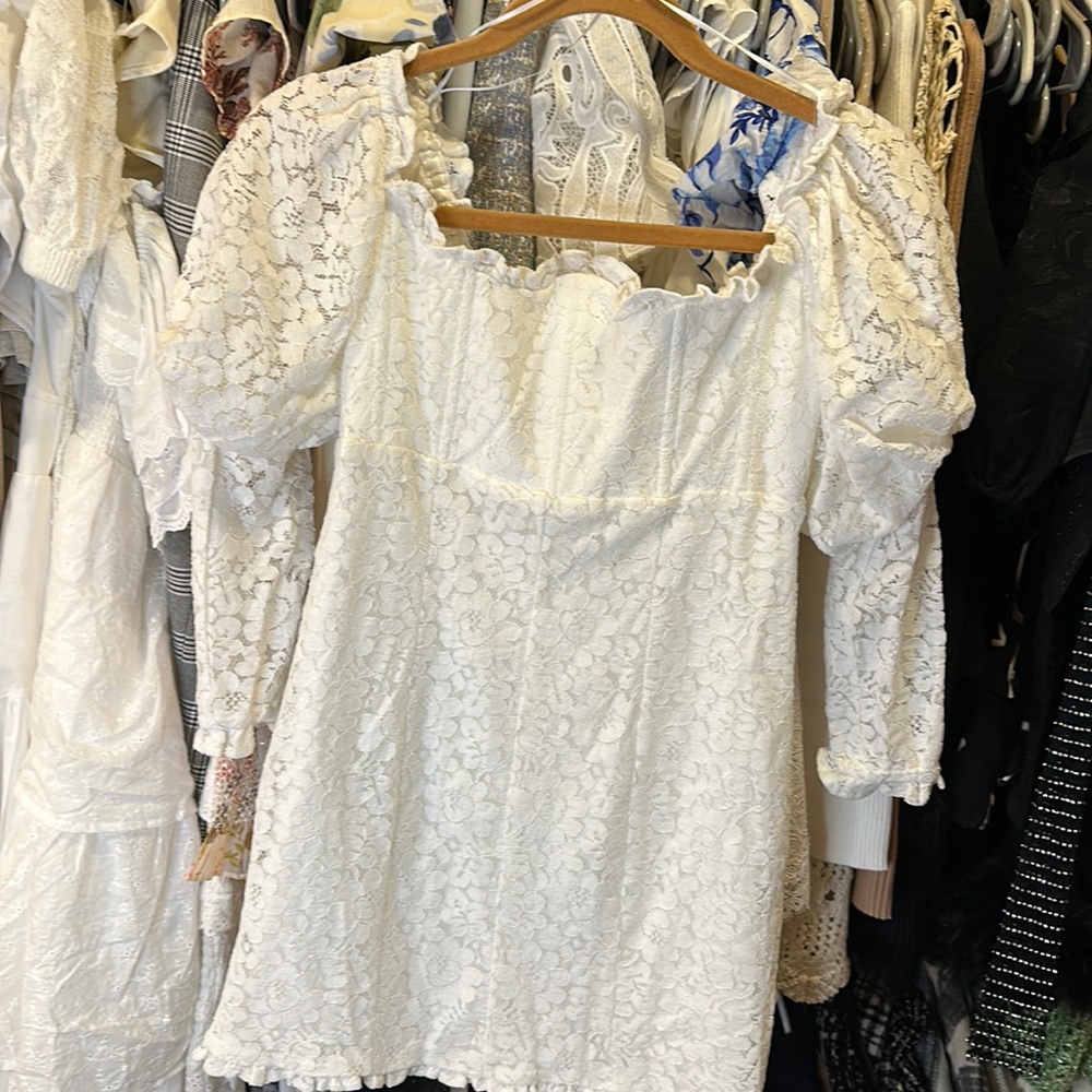 Balloon sleeve white dress